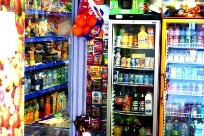 imagem de produtos diet e light comestveis vendidos em supermercados e que possuem altos teores de sdio