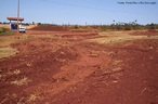 Provocam deslocamentos de terra em regies habitadas, fechamentos de rodovias, ferrovias e outras vias de transporte. <br/><br/> Palavras-chave: Desmatamento. Eroso pluvial. Assoreamento. Lixiviao. 